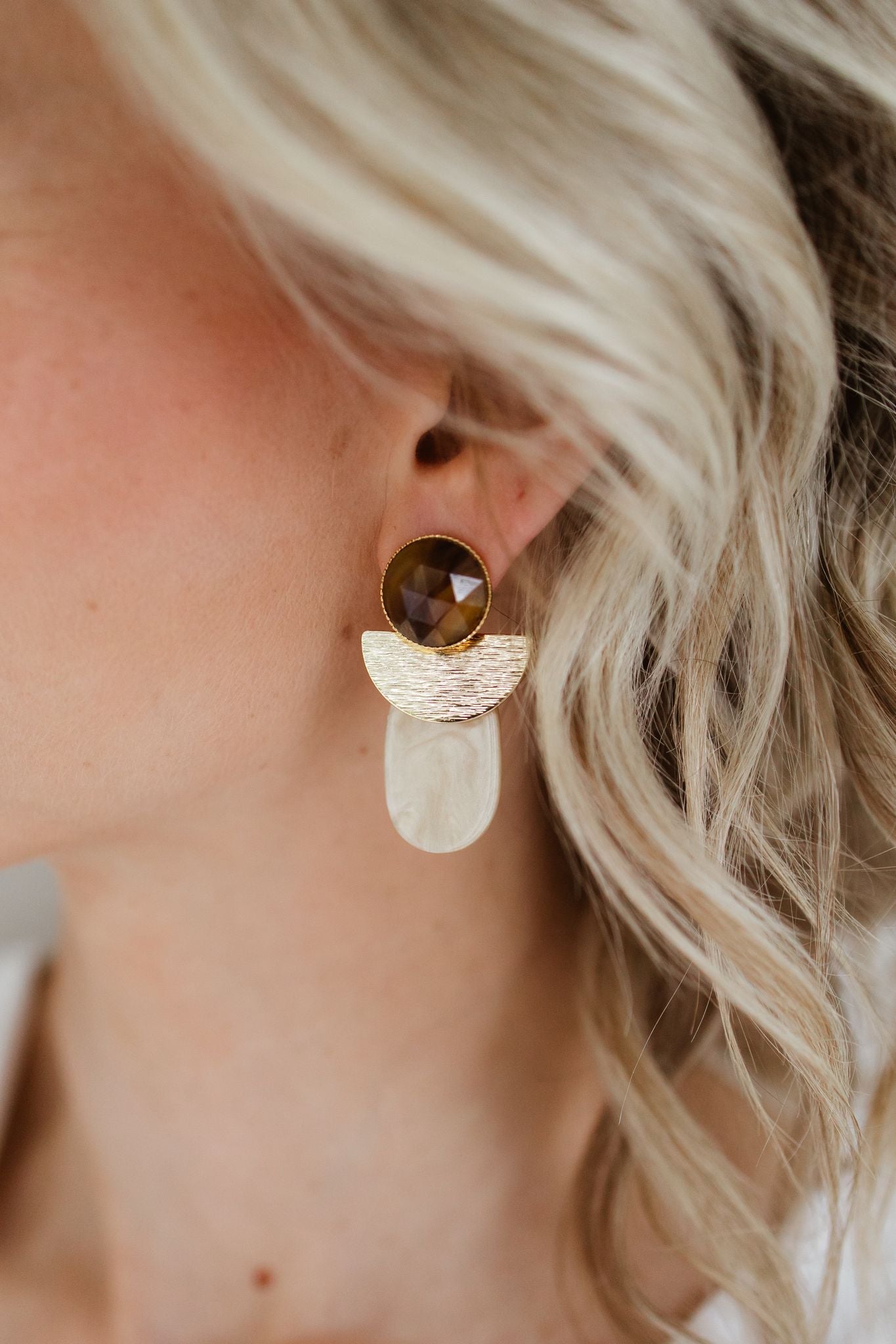Moony almond (pre-order)