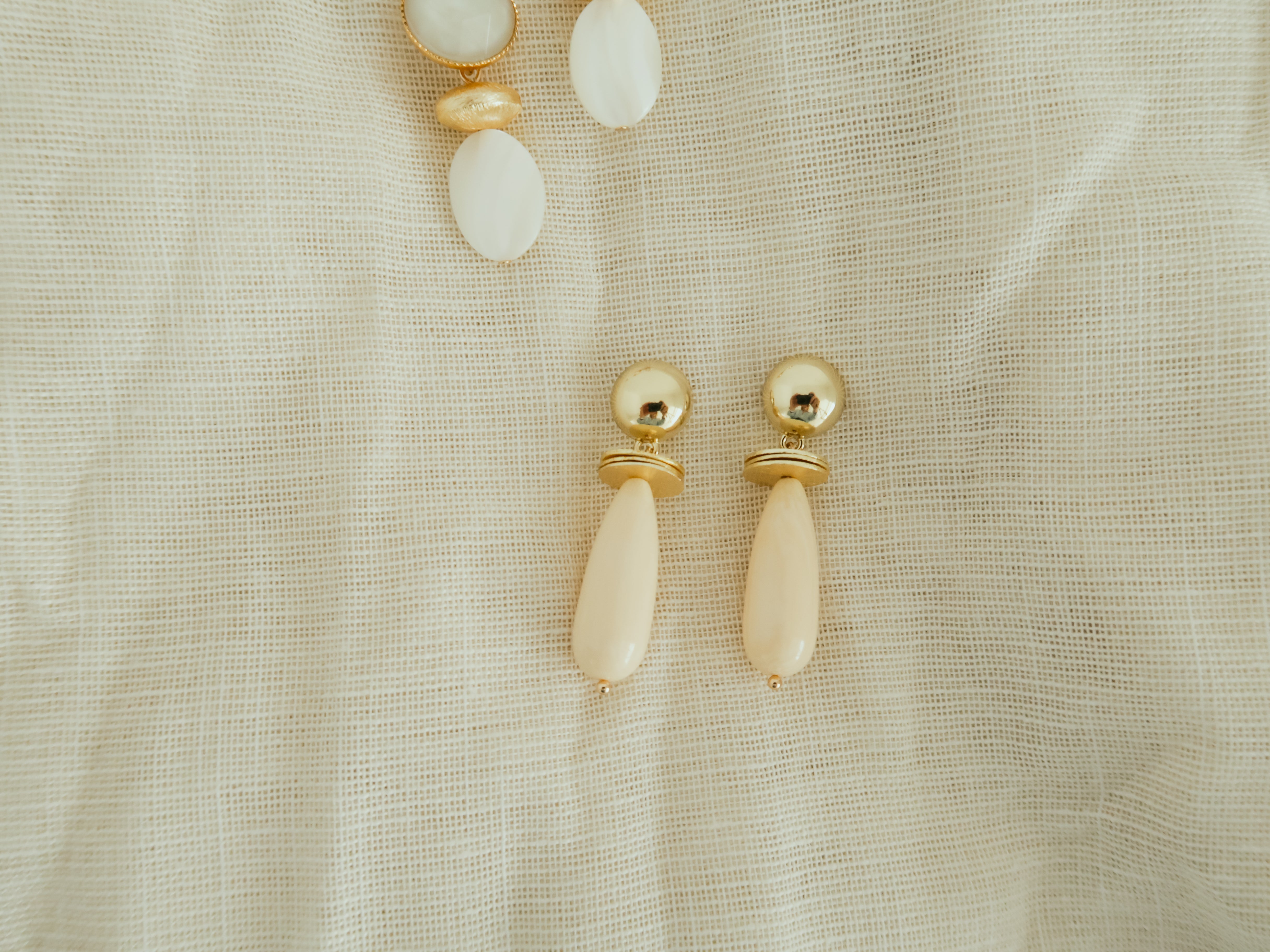 Nikkelvrije oorbellen kiezen die passen bij je haarkleur