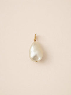 Barok pearl charm