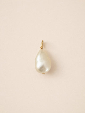Barok pearl charm